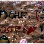 Lecker Kuchen! Und nein, auf diesem Kuchen ist der Osterhase nicht gestorben, auch wenn dies böse Zungen behaupten!